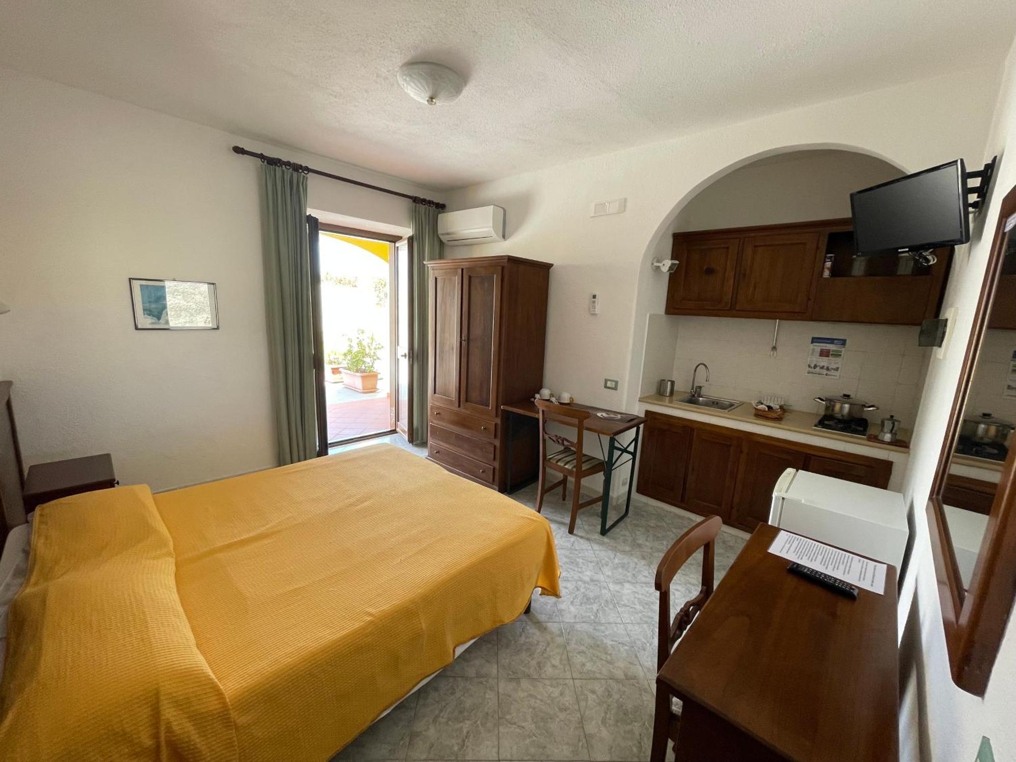 Residence Andrea A Mare Forio di Ischia Екстериор снимка